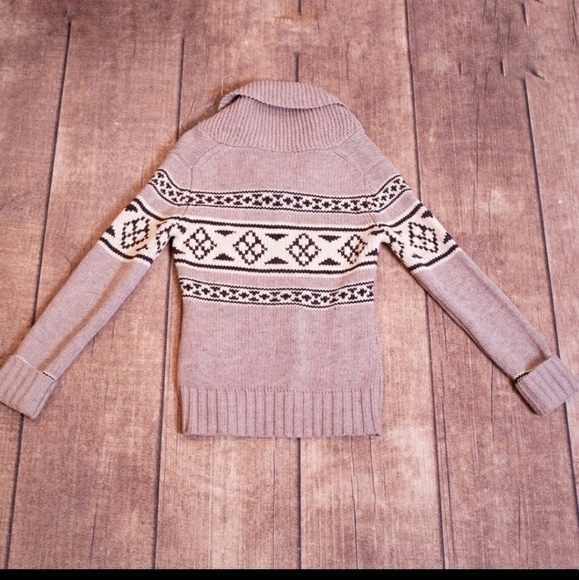 TNA Aritzia 100% Lambswool Sweater - Picture 3 of 4